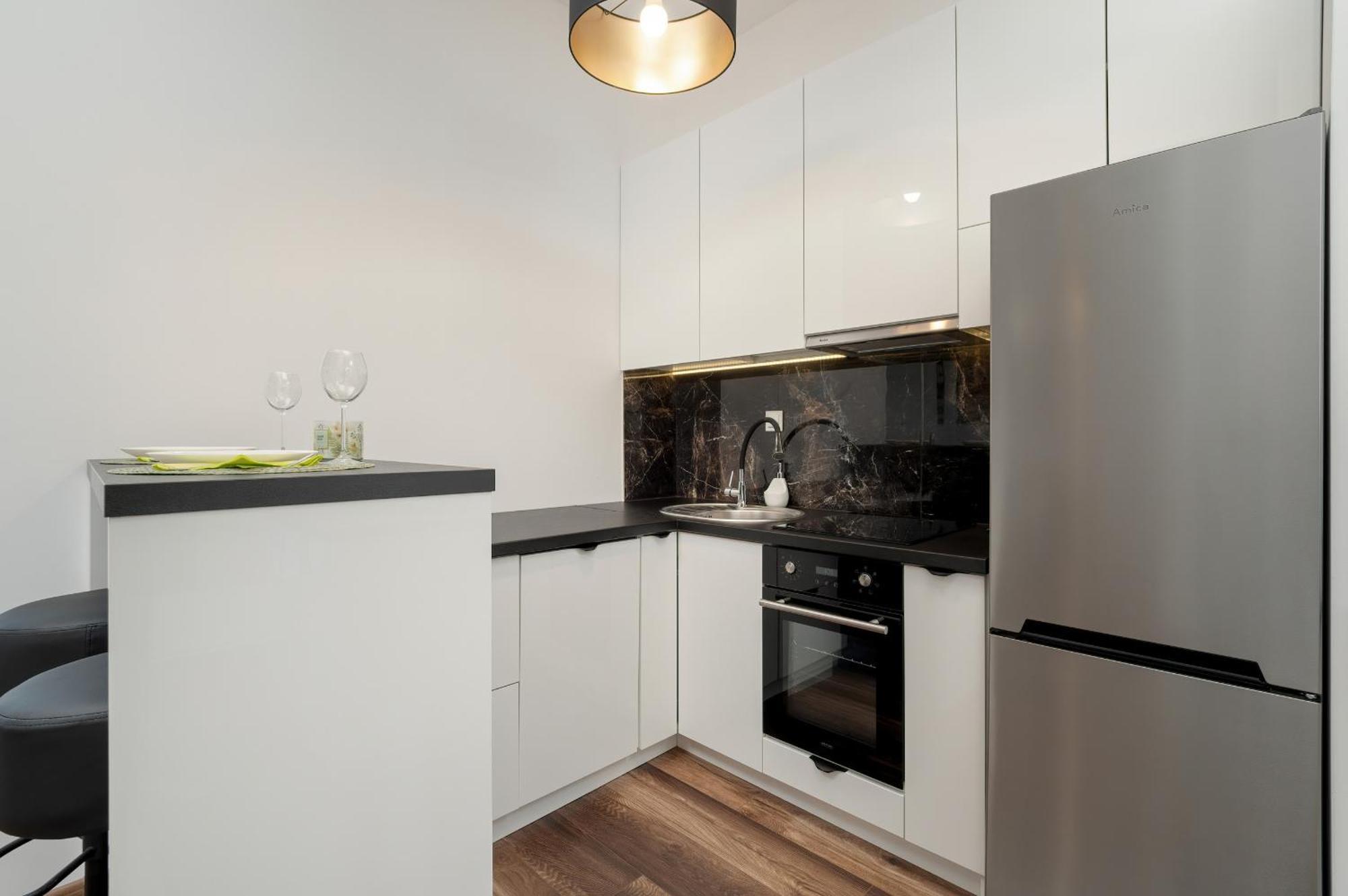 Apartment Nowoczesne Z Parkingiem & Balkonem By Renters